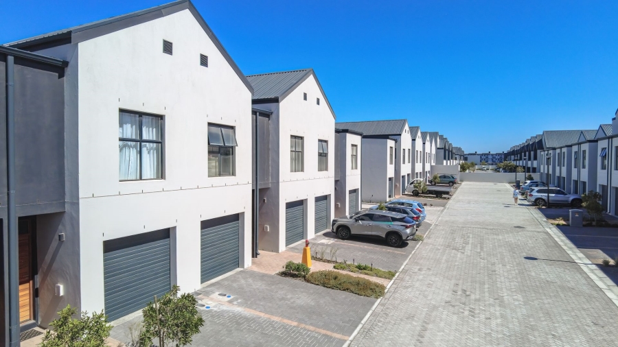 To Let 4 Bedroom Property for Rent in Sandown Western Cape